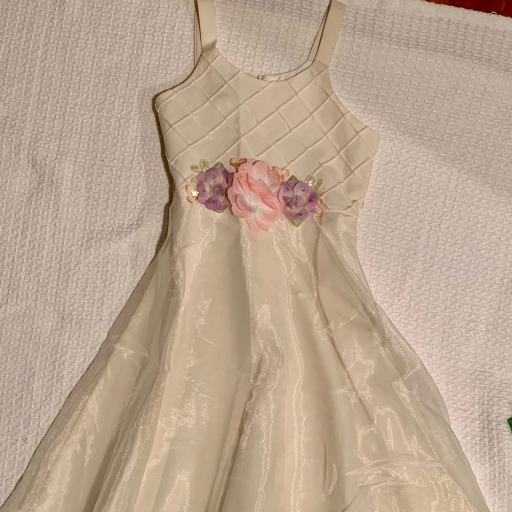Young girl’s dress